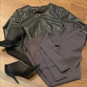 Knit dress in a grey and black strip !